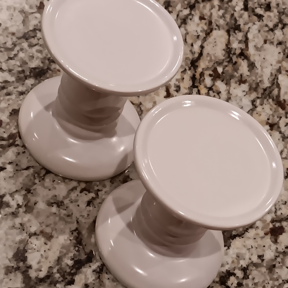 White Ceramic Holders & Red Scented Accent Candles Set NEW! - Picture 3 of 11